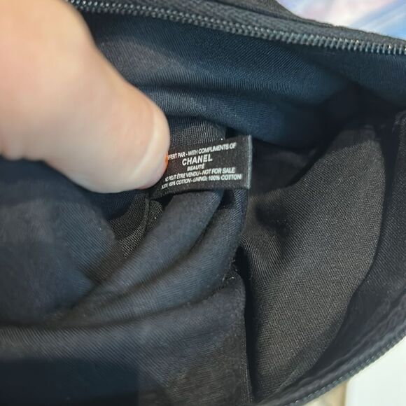 CHANEL Black and White Beauté Pouch - Picture 7 of 8